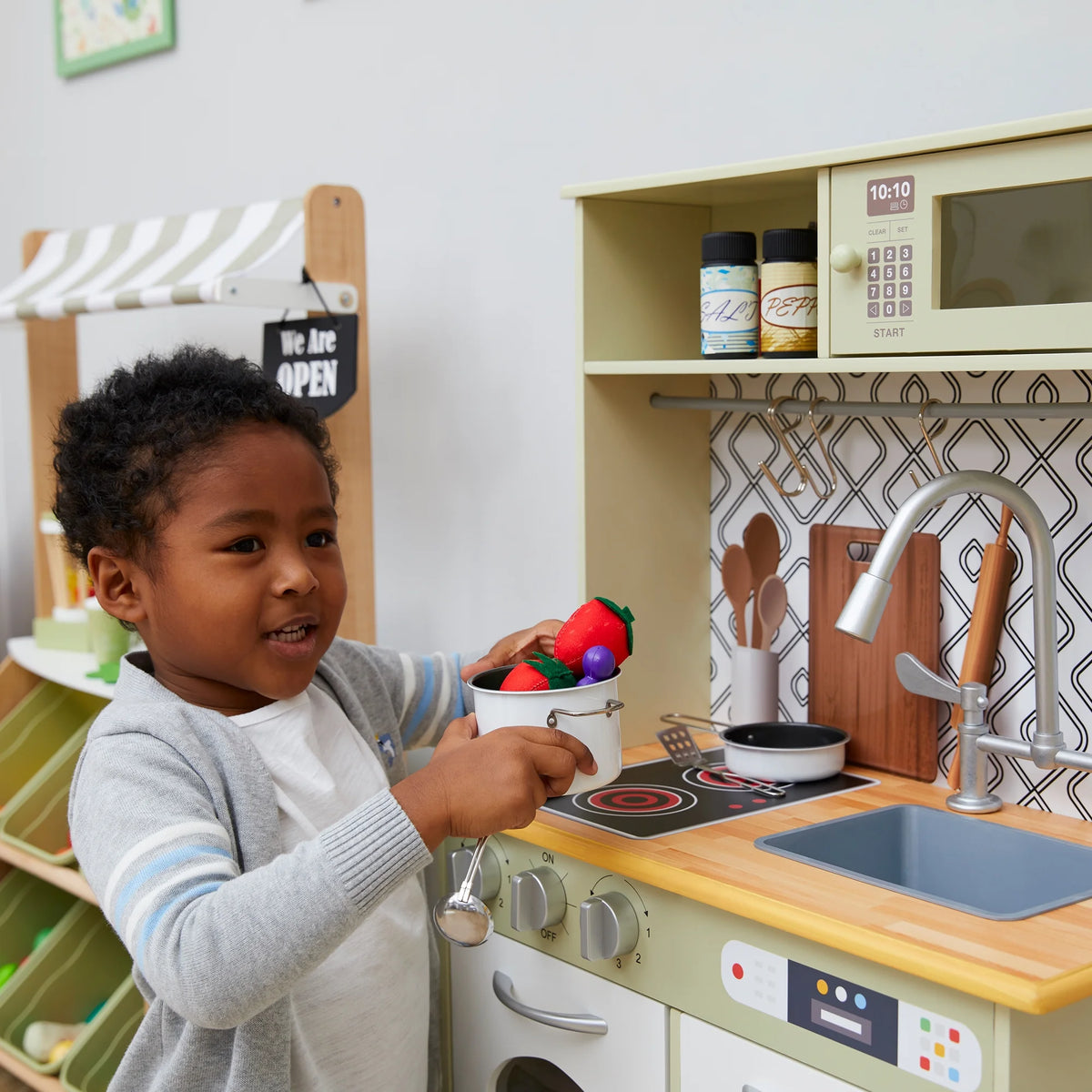 Green/White Wooden Kitchen Playset N81929