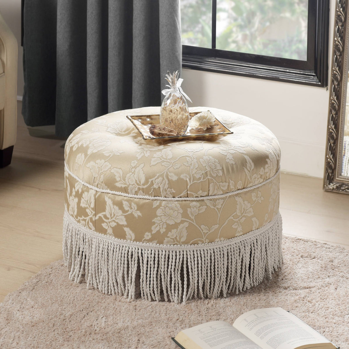 Off White Tufted Round Ottoman I1326