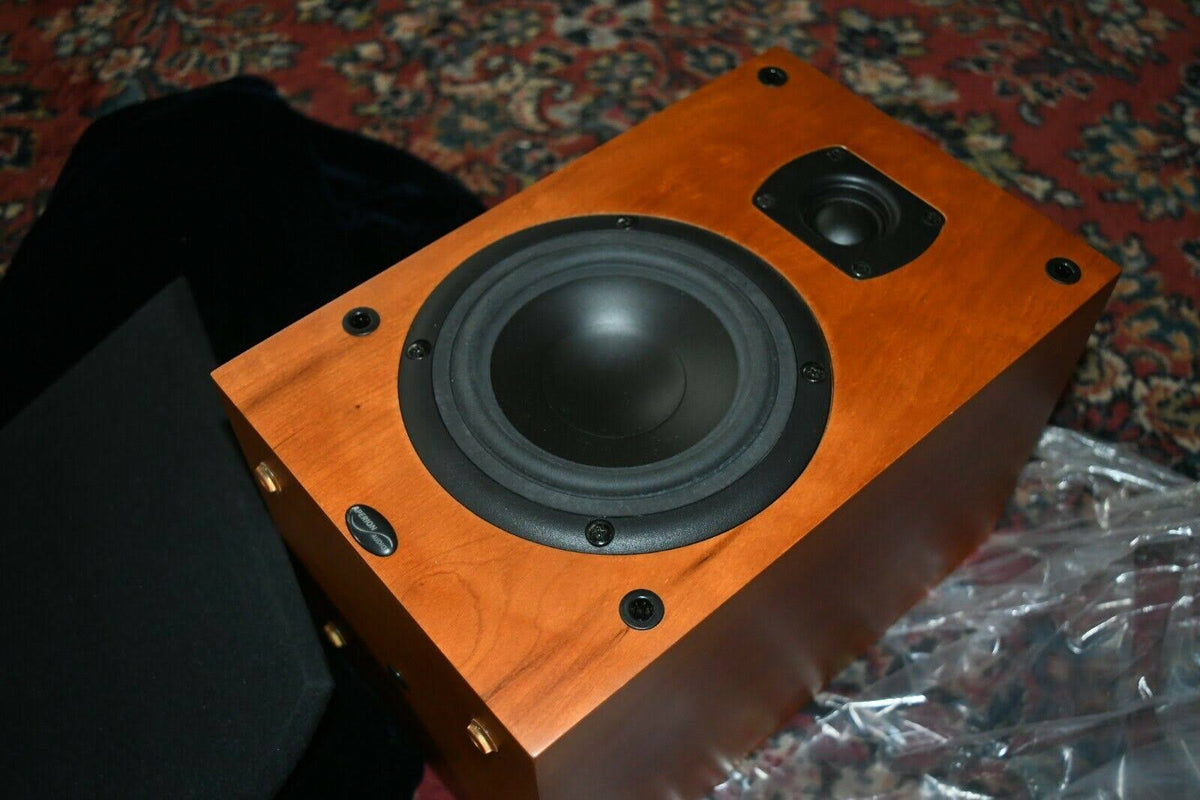 Bookshelf Single Speaker Y3584