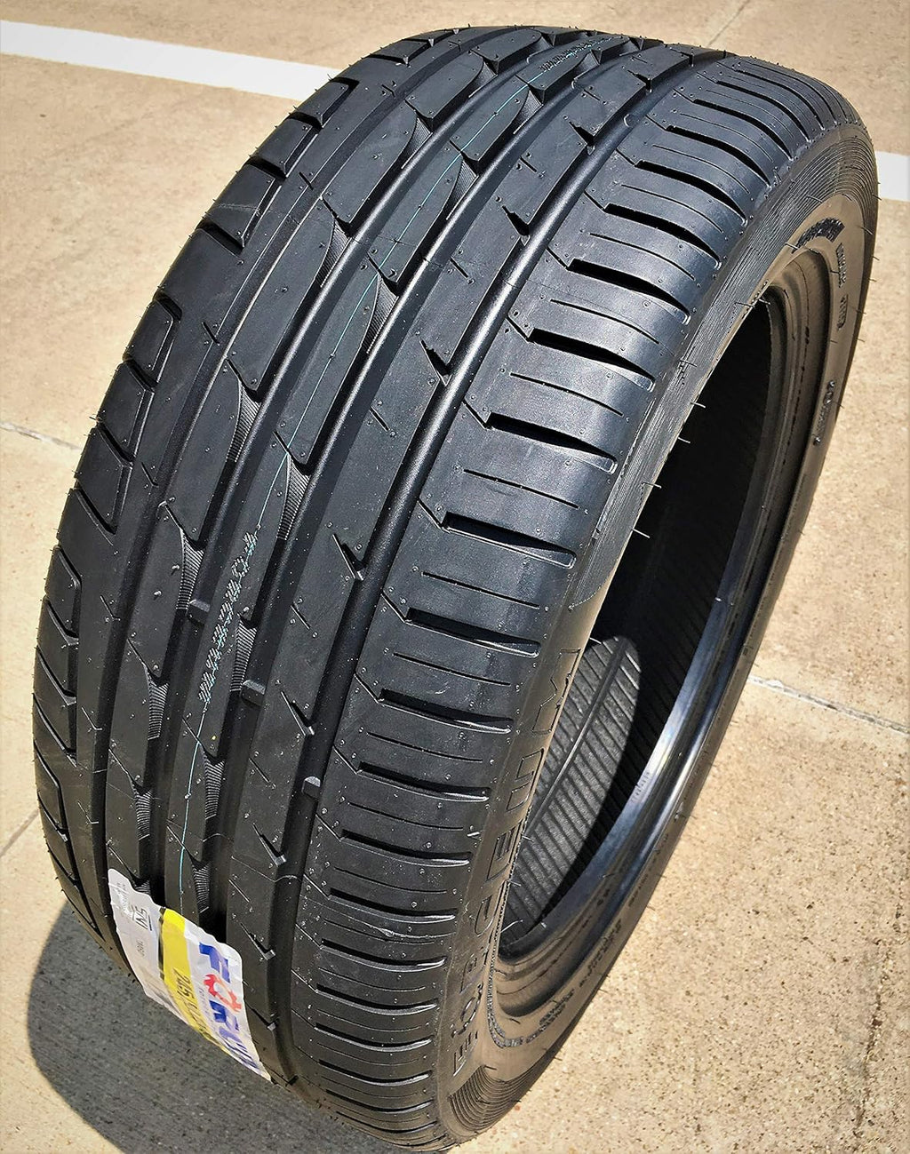 225/55R17 All-Season High Performance Radial Tire R572348