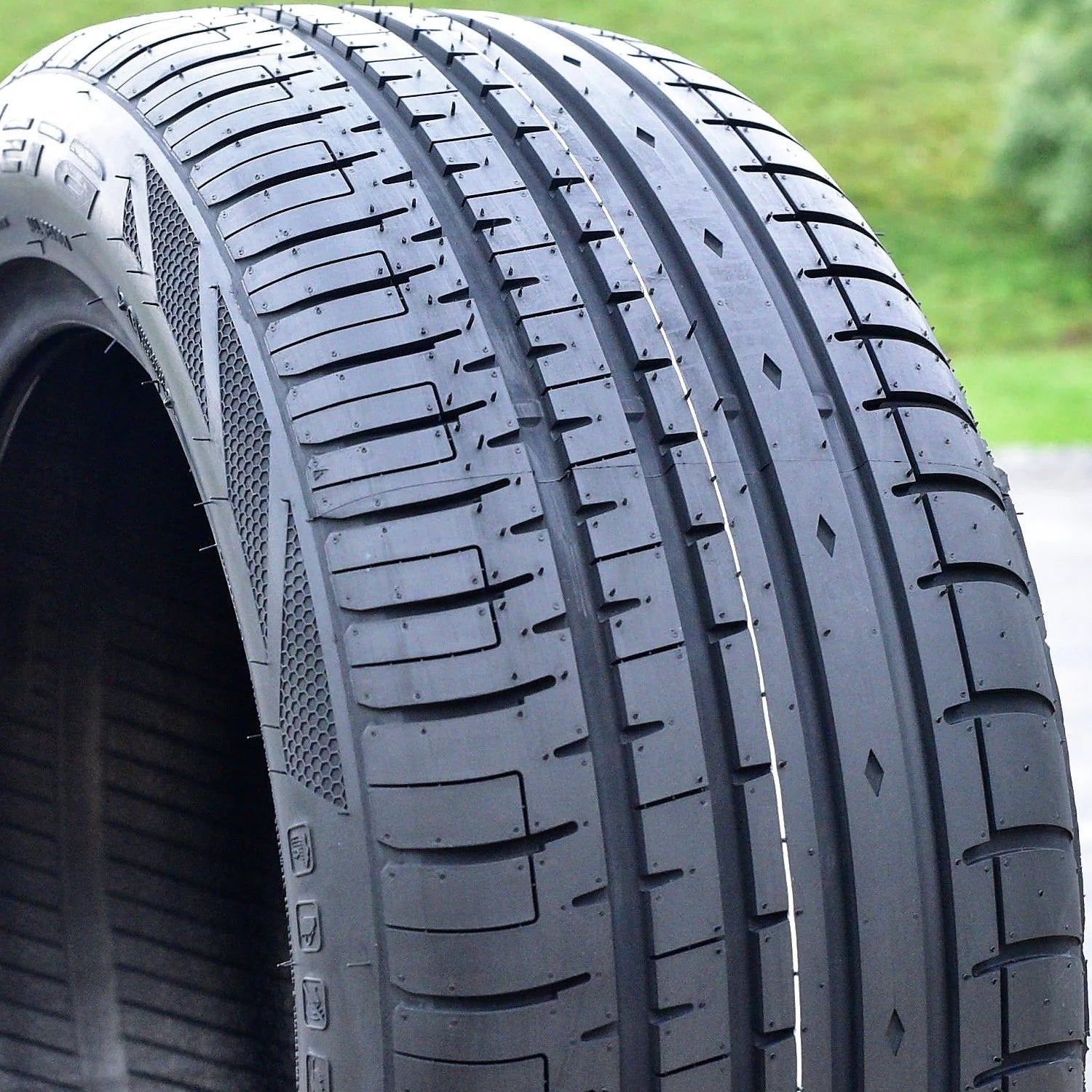Set of 4 245/40R18 ZR 97Y XL High Performance Tires P4805
