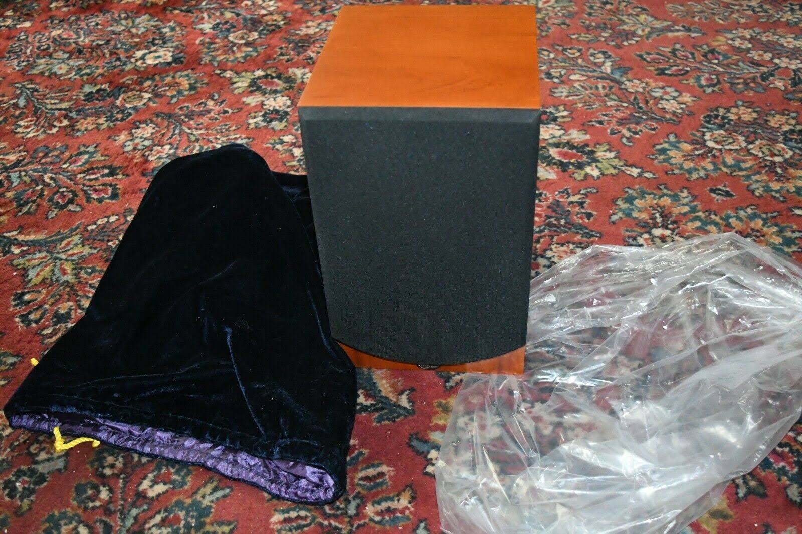 Bookshelf Single Speaker Y3584
