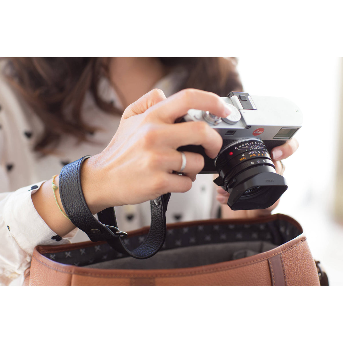 Grained Black Leather Camera Wrist Strap Z4316