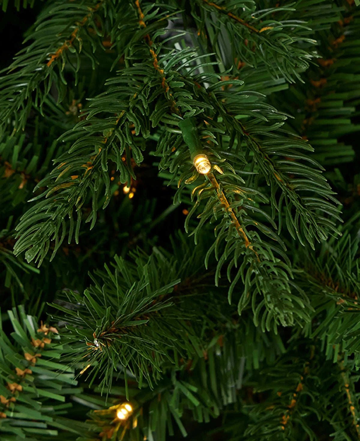 3-Piece Pre-Lit Door Kit with Wreath and Garlands O937