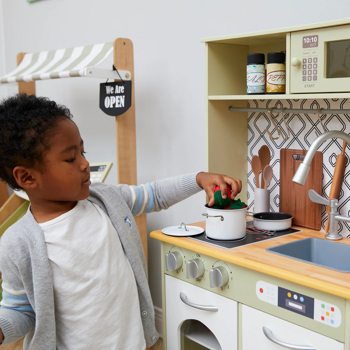 Green/White Wooden Kitchen Playset N81929