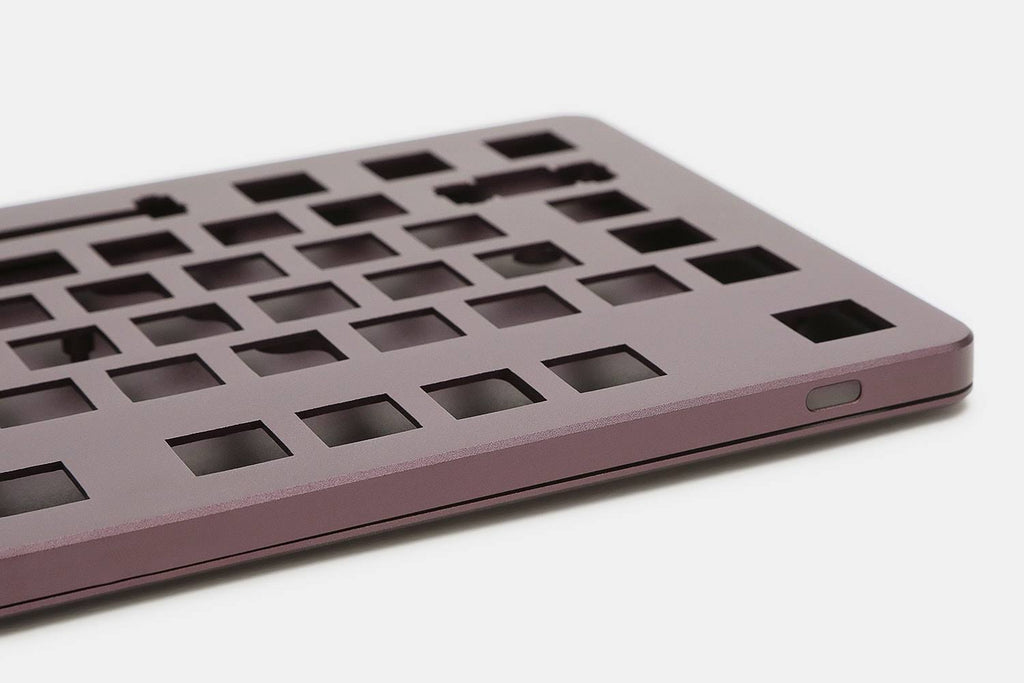 Burgundy Aluminum Case Z205932