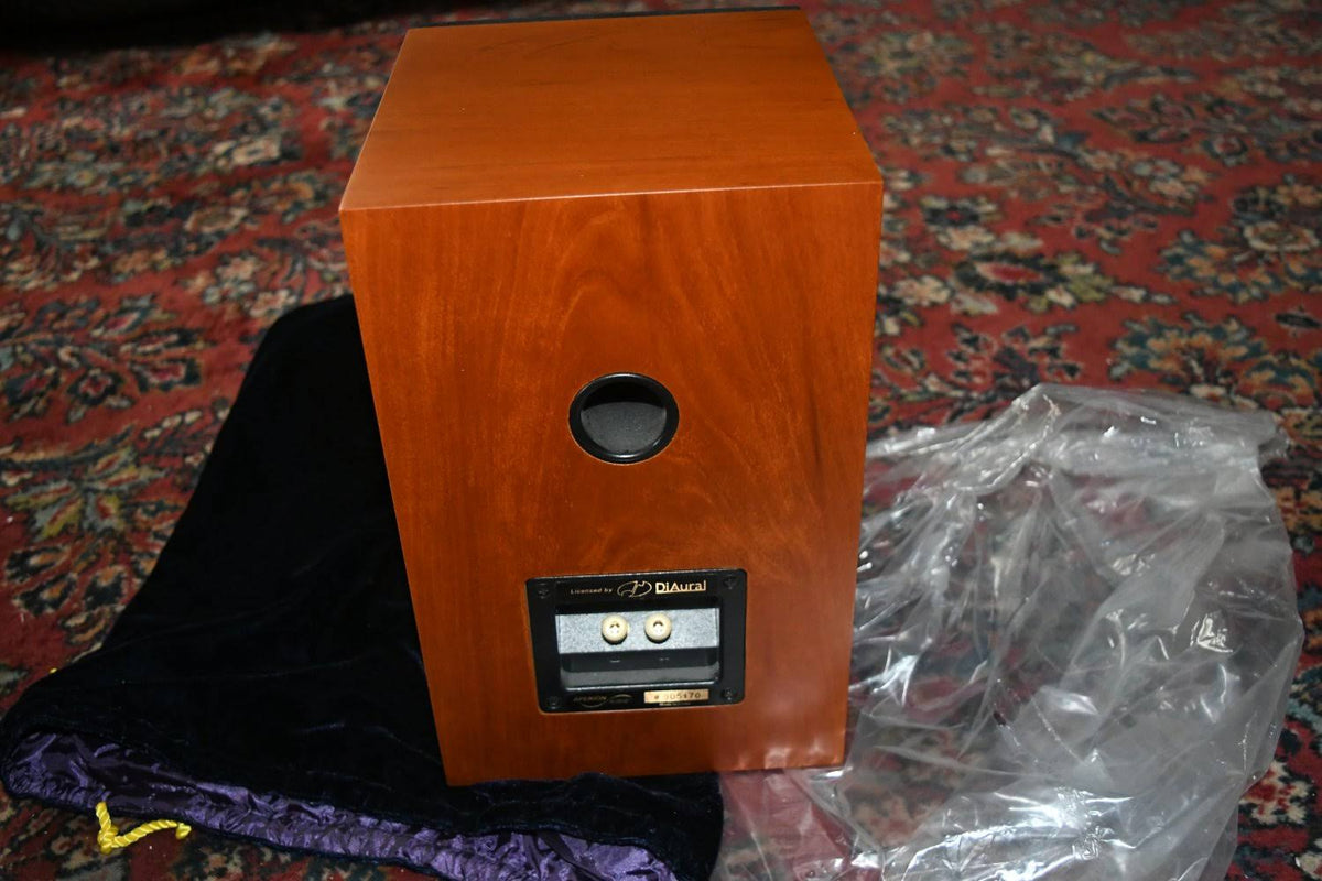 Bookshelf Single Speaker Y3584