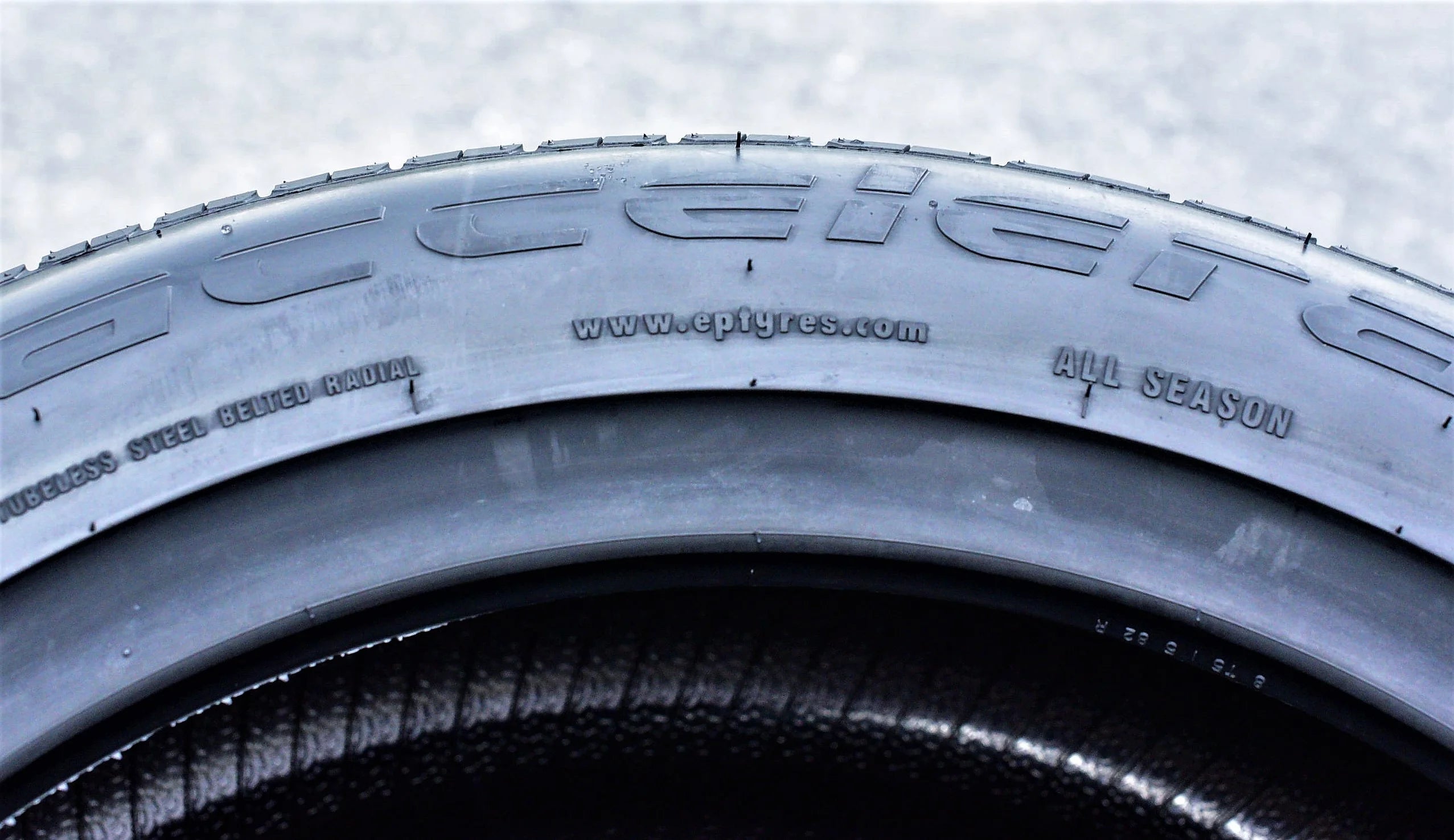Set of 4 245/40R18 ZR 97Y XL High Performance Tires P4805