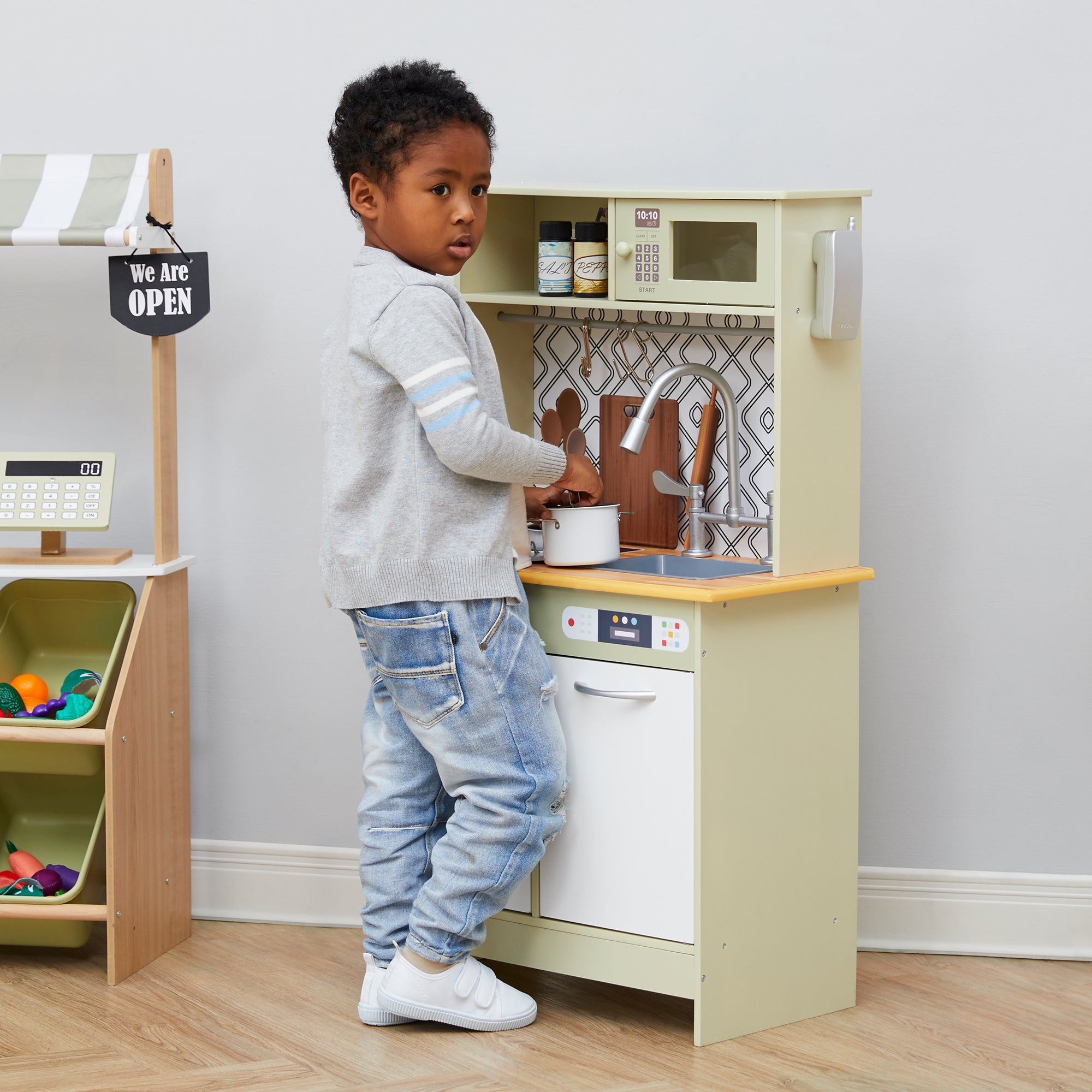 Green/White Wooden Kitchen Playset N81929